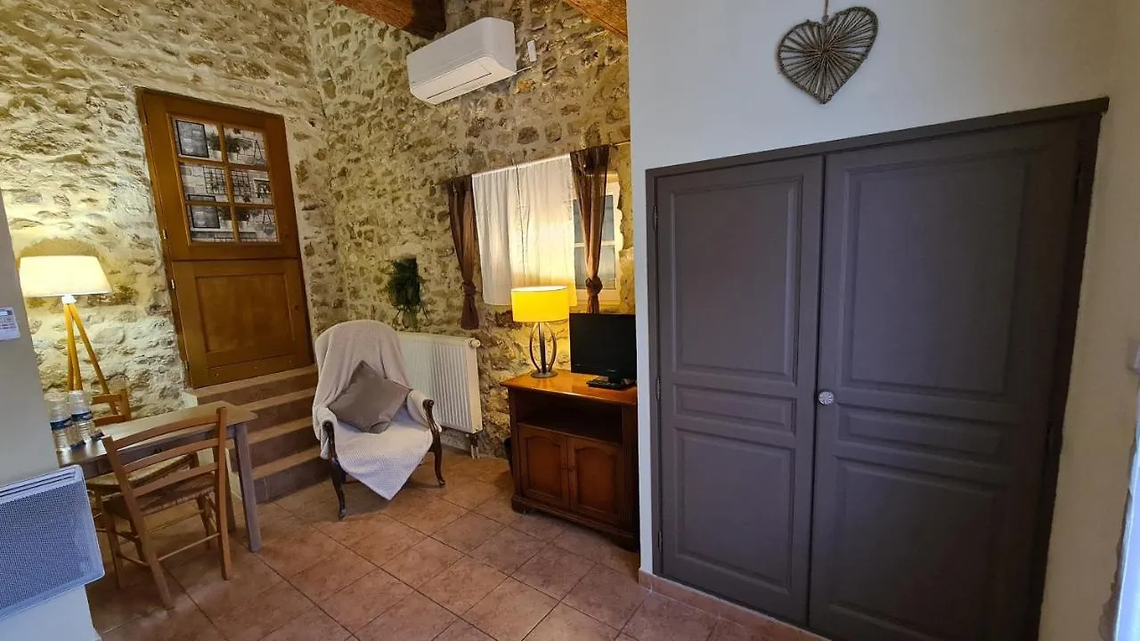 סוז-לה-רוס Logis Hotel La Bastide Saint Bach צרפת